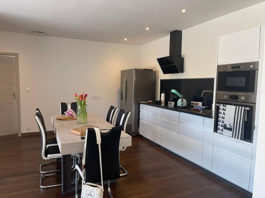 Brand New Villa With Fully Intergrated Air Conditioning & Private Pool, Overlooking Forest Sardan Kültér fotó